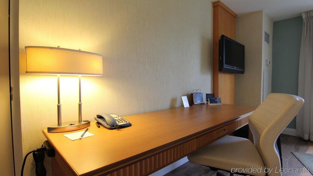 Best Western Premier Toronto Airport Carlingview Hotel Exterior foto