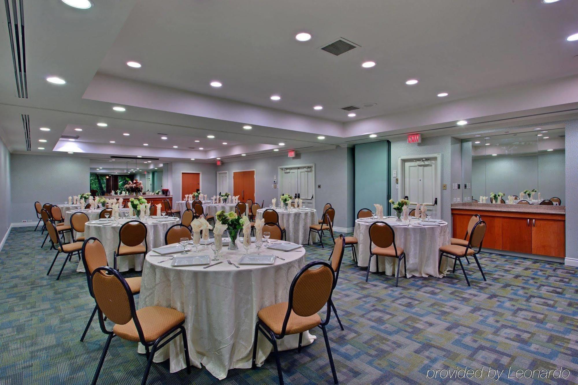 Best Western Premier Toronto Airport Carlingview Hotel Restaurant foto